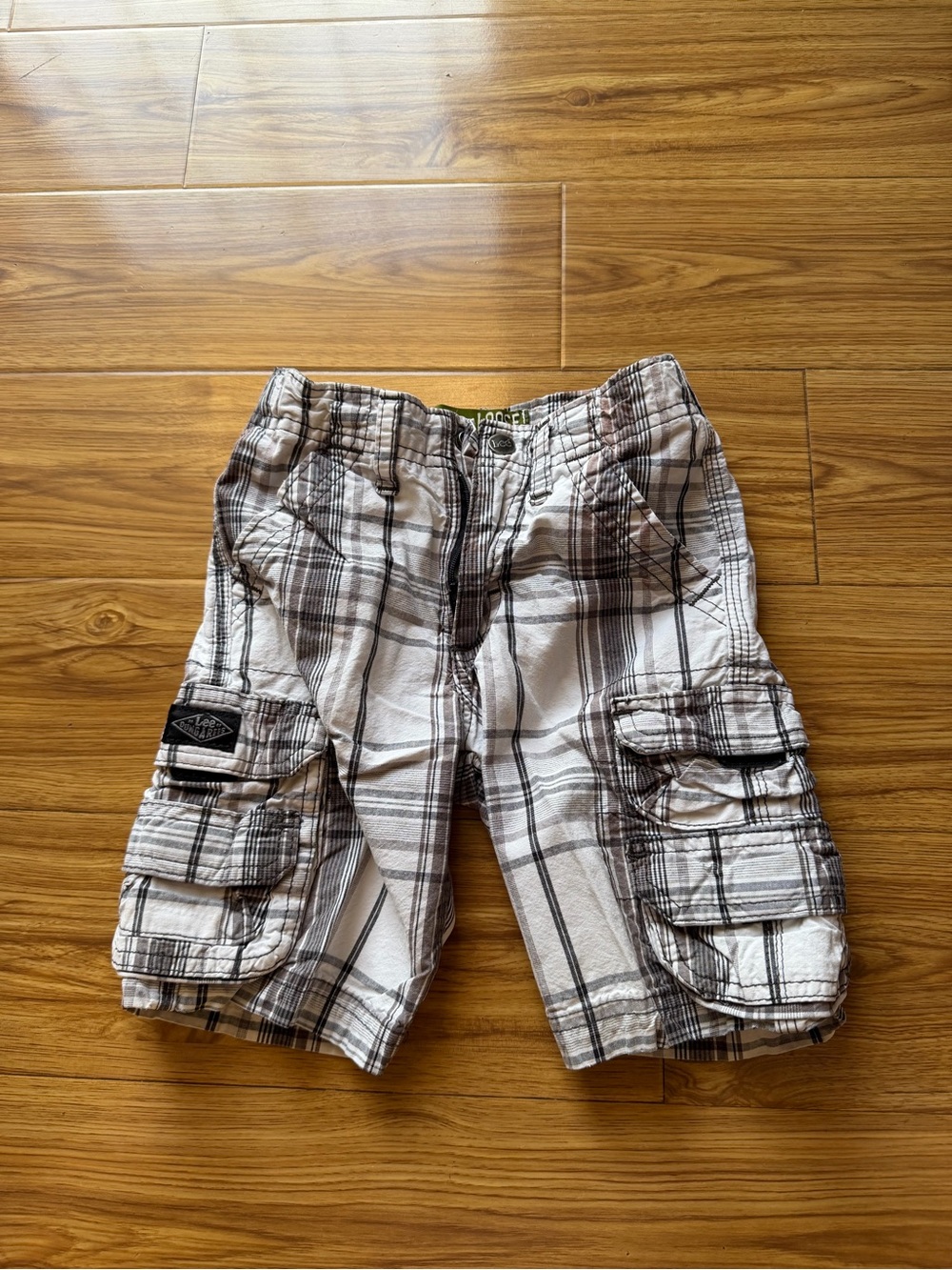 Preloved Lee Boys Plaid Cargo Shorts - White & Black Size 4